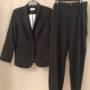 Almost brand new CALVIN KLEIN separates suit